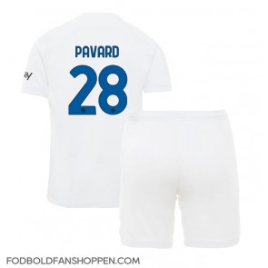 Inter Milan Benjamin Pavard #28 Udebanetrøje Børn 2023-24 Kortærmet (+ Korte bukser)